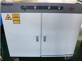Máy cắt laser fiber có bàn cấp phôi tự động