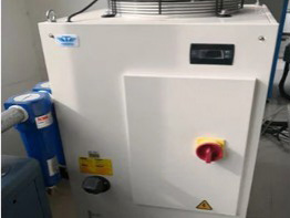 Máy cắt laser fiber có bàn cấp phôi tự động