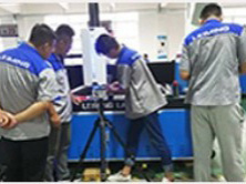 Máy cắt laser fiber có bàn cấp phôi tự động