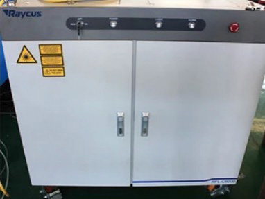 Máy cắt laser fiber loại khép kín