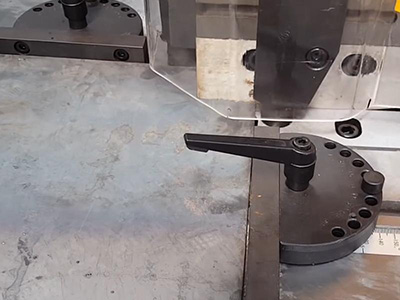 Máy cắt góc thủy lực, góc cố định kết hợp đột lỗ