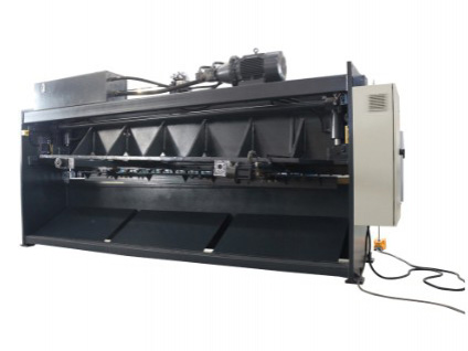 Máy cắt tôn thủy lực Guillotine