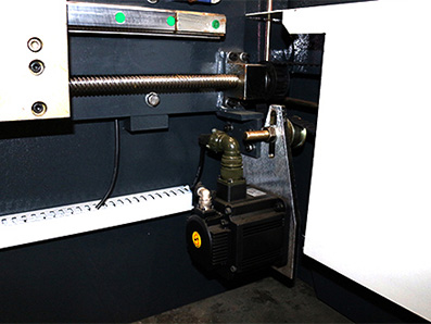 Máy chấn servo điện-thủy lực CNC kết hợp bộ điều khiển DELEM DA66T