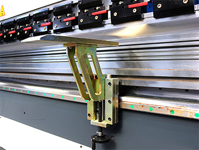 Máy chấn servo điện-thủy lực CNC kết hợp bộ điều khiển DELEM DA66T