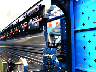 Máy chấn servo điện-thủy lực CNC kết hợp bộ điều khiển DELEM DA66T