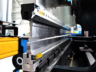 Máy chấn servo điện-thủy lực CNC kết hợp bộ điều khiển DELEM DA66T