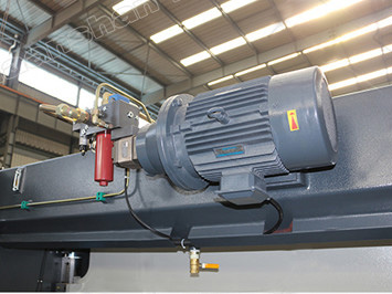 Máy chấn servo điện-thủy lực CNC kết hợp bộ điều khiển DELEM DA52S