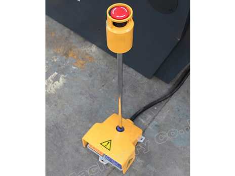 Máy chấn servo điện-thủy lực CNC kết hợp bộ điều khiển DELEM DA52S