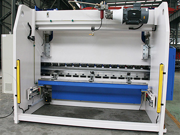 Máy chấn servo điện-thủy lực CNC kết hợp bộ điều khiển DELEM DA52S