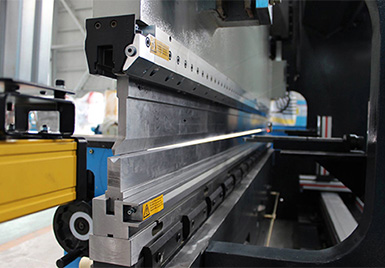 Máy chấn servo điện-thủy lực CNC kết hợp bộ điều khiển DELEM DA52S
