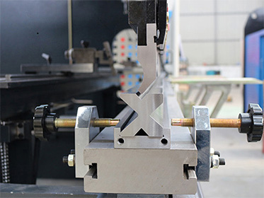 Máy chấn thủy lực kết hợp bộ điều khiển DA41S