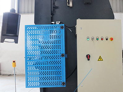 Máy chấn thủy lực kết hợp bộ điều khiển E200P