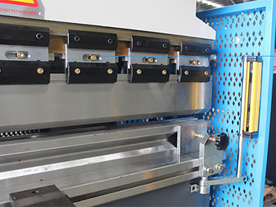 Máy chấn thủy lực kết hợp bộ điều khiển E21
